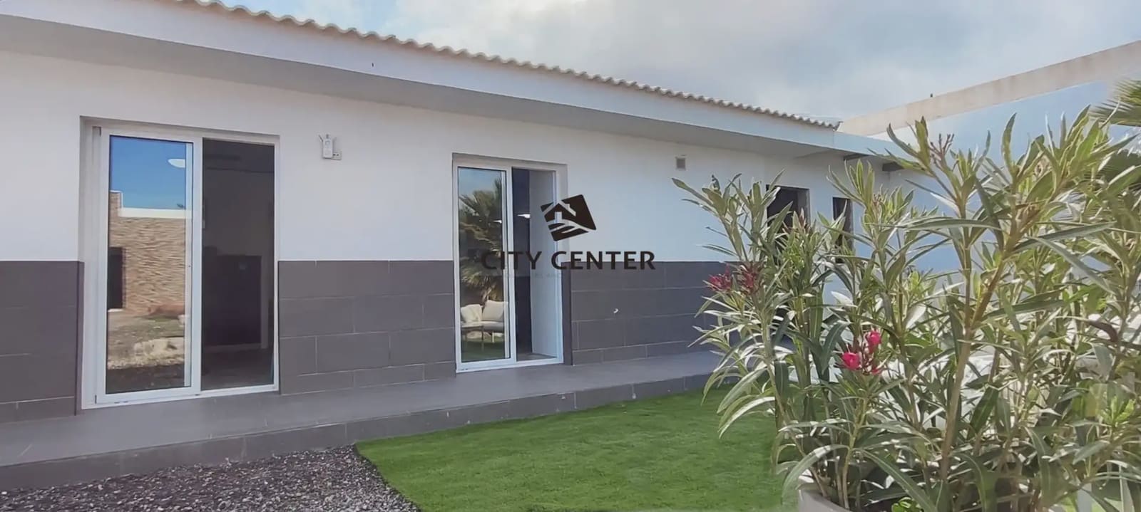 4 bedroom Villa for sale in Arico with garage - € 450,000 (Ref: 9923063)
