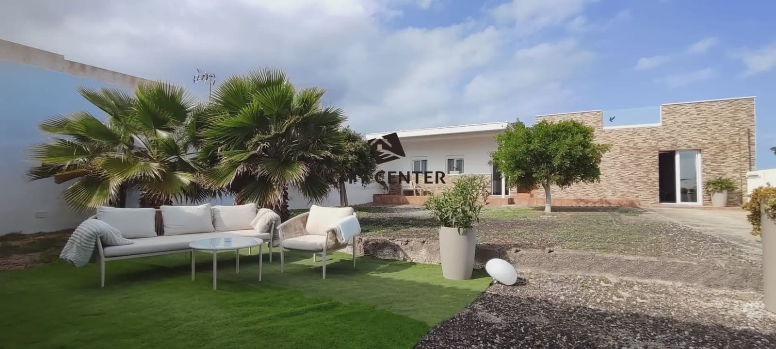 4 bedroom Villa for sale in Arico with garage - € 450,000 (Ref: 9923063)
