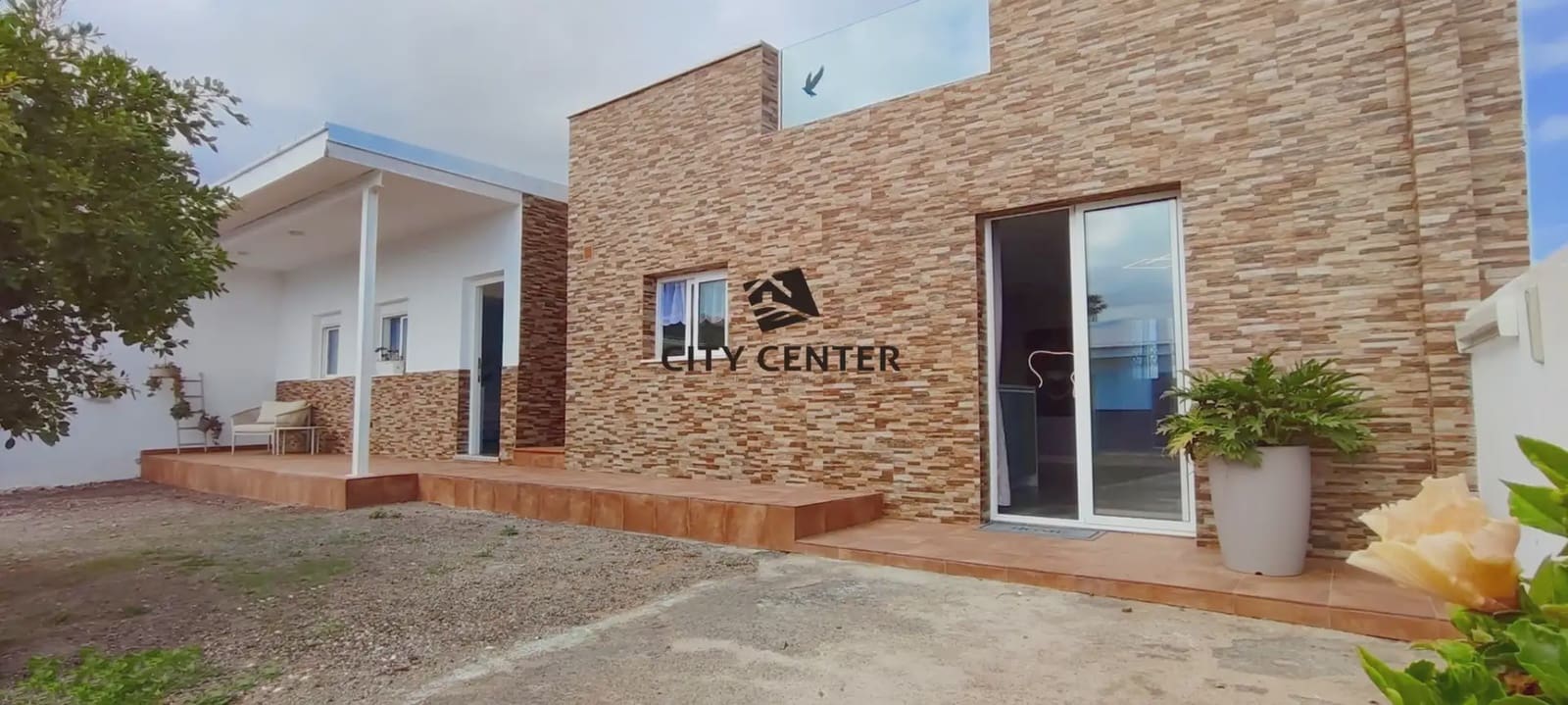 4 bedroom Villa for sale in Arico with garage - € 450,000 (Ref: 9923063)