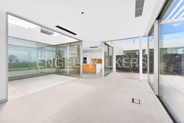 4 chambre Villa/Maison à vendre à Costa Adeje, Adeje avec piscine garage - 1 980 000 € (Ref: 10021719)