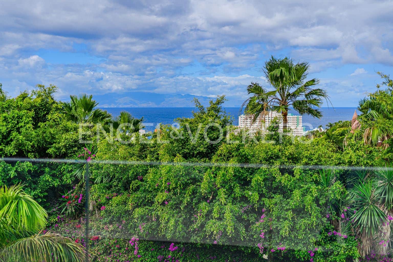 4 chambre Villa/Maison à vendre à Costa Adeje avec piscine garage - 1 980 000 € (Ref: 10021719)