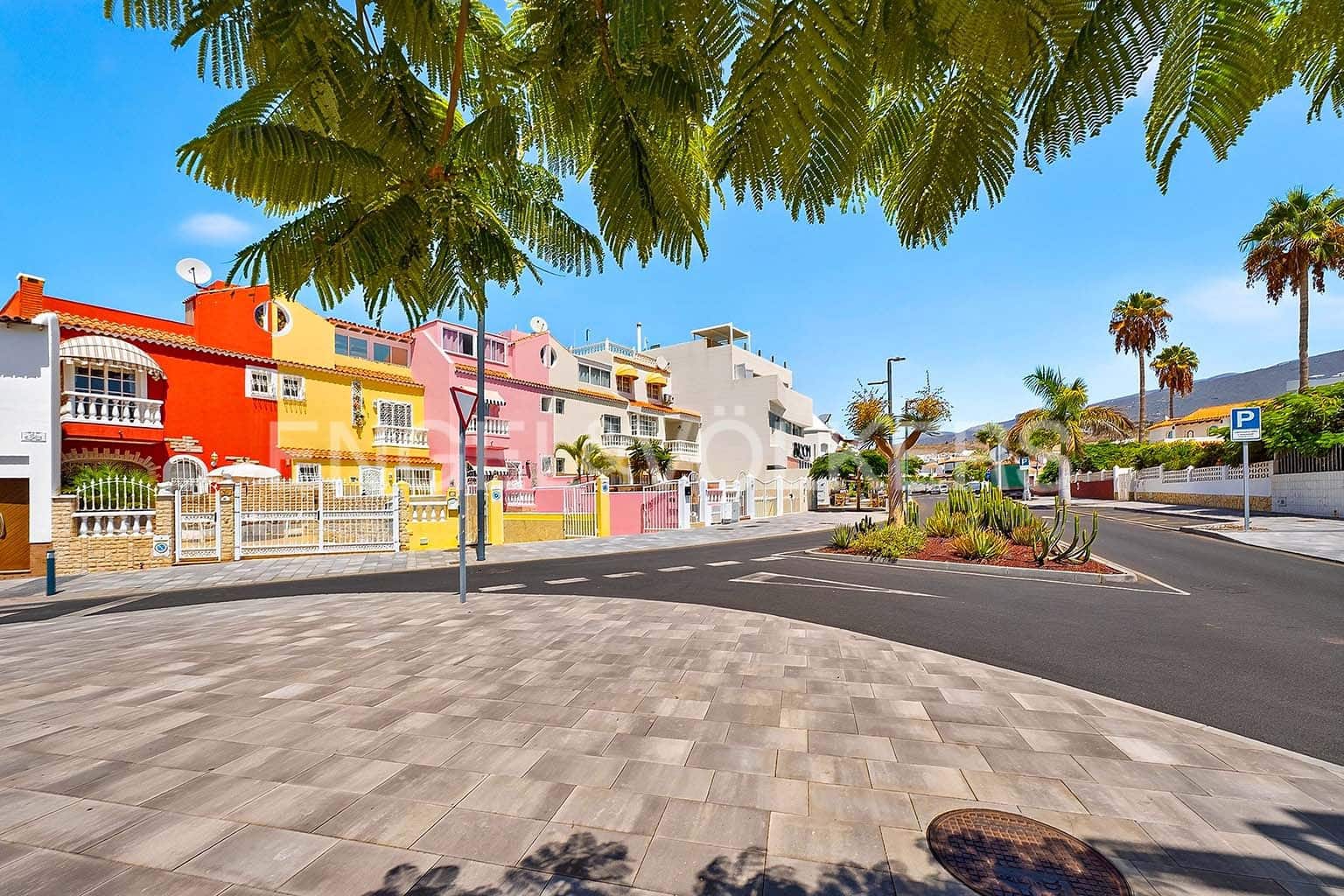2 sypialnia Willa na sprzedaż w La Caleta z garażem - 1 200 000 € (Ref: 10061004)