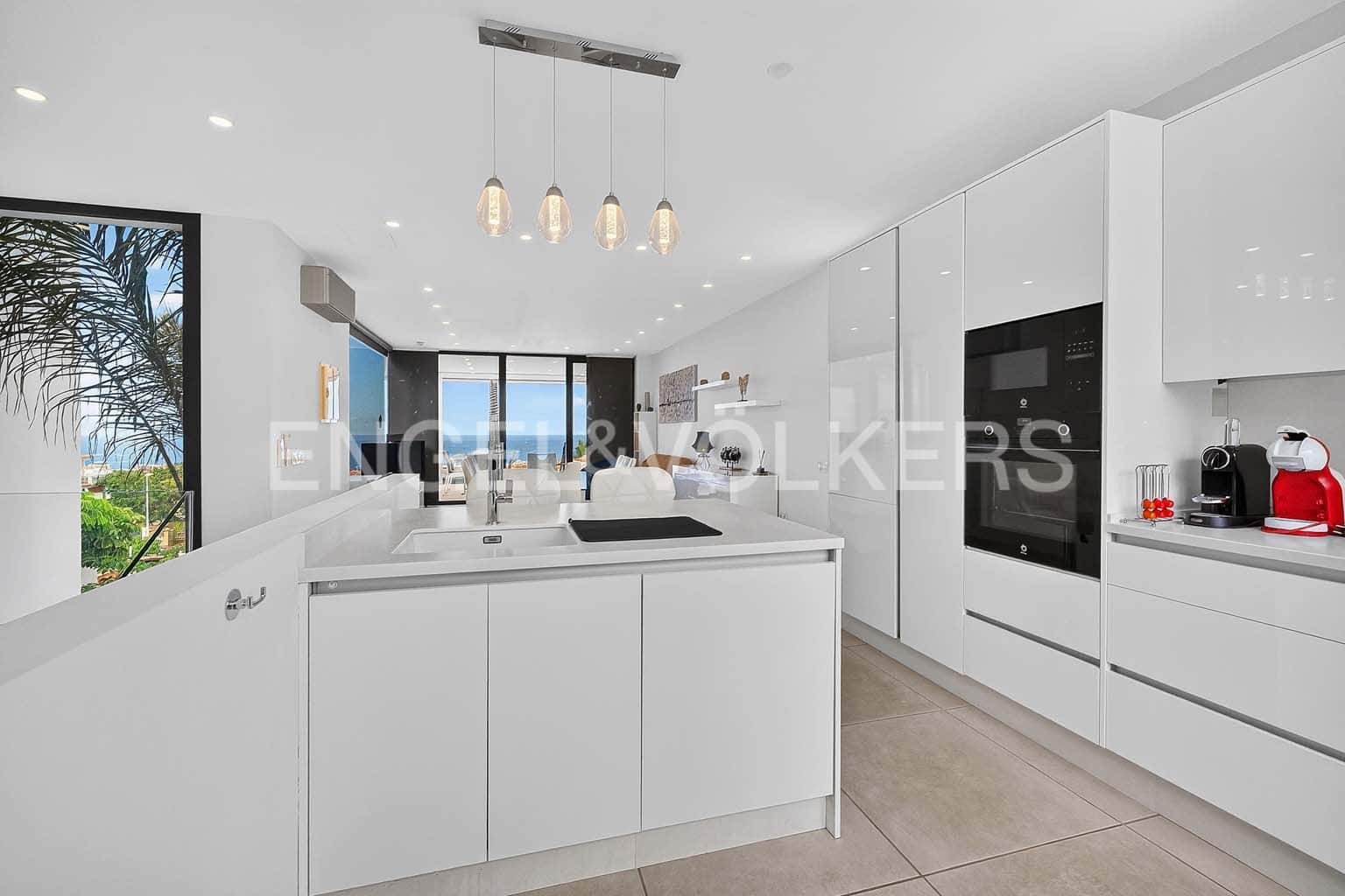4 bedroom Villa for sale in El Madronal with pool - € 1,795,000 (Ref: 10062655)
