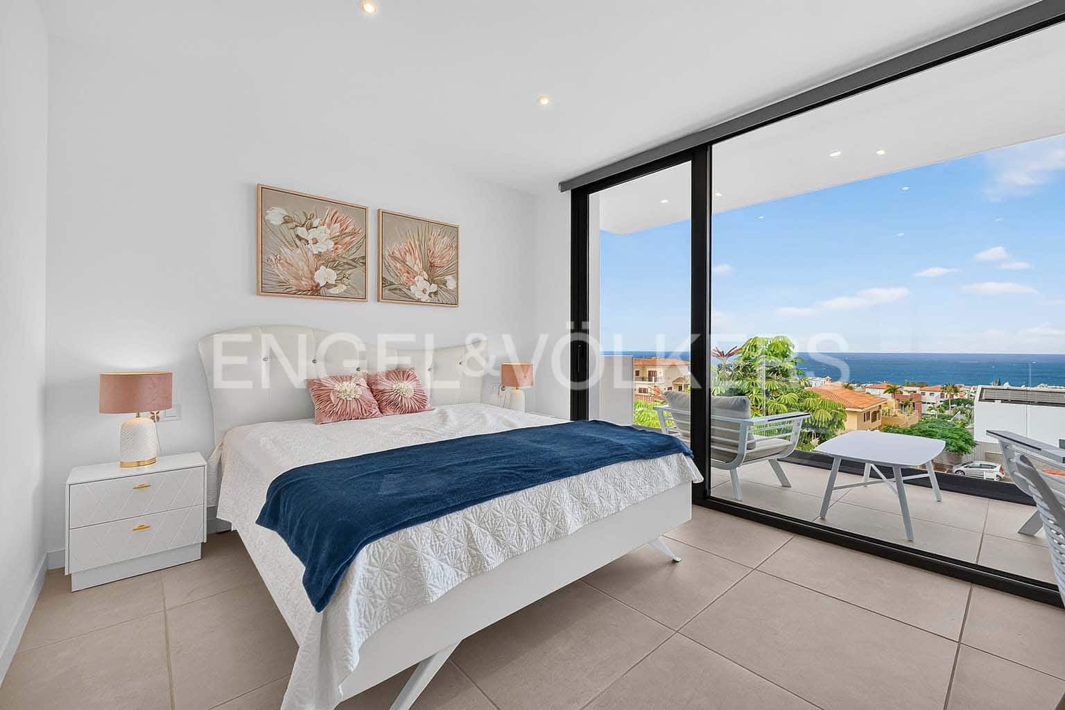 4 bedroom Villa for sale in El Madronal with pool - € 1,795,000 (Ref: 10062655)