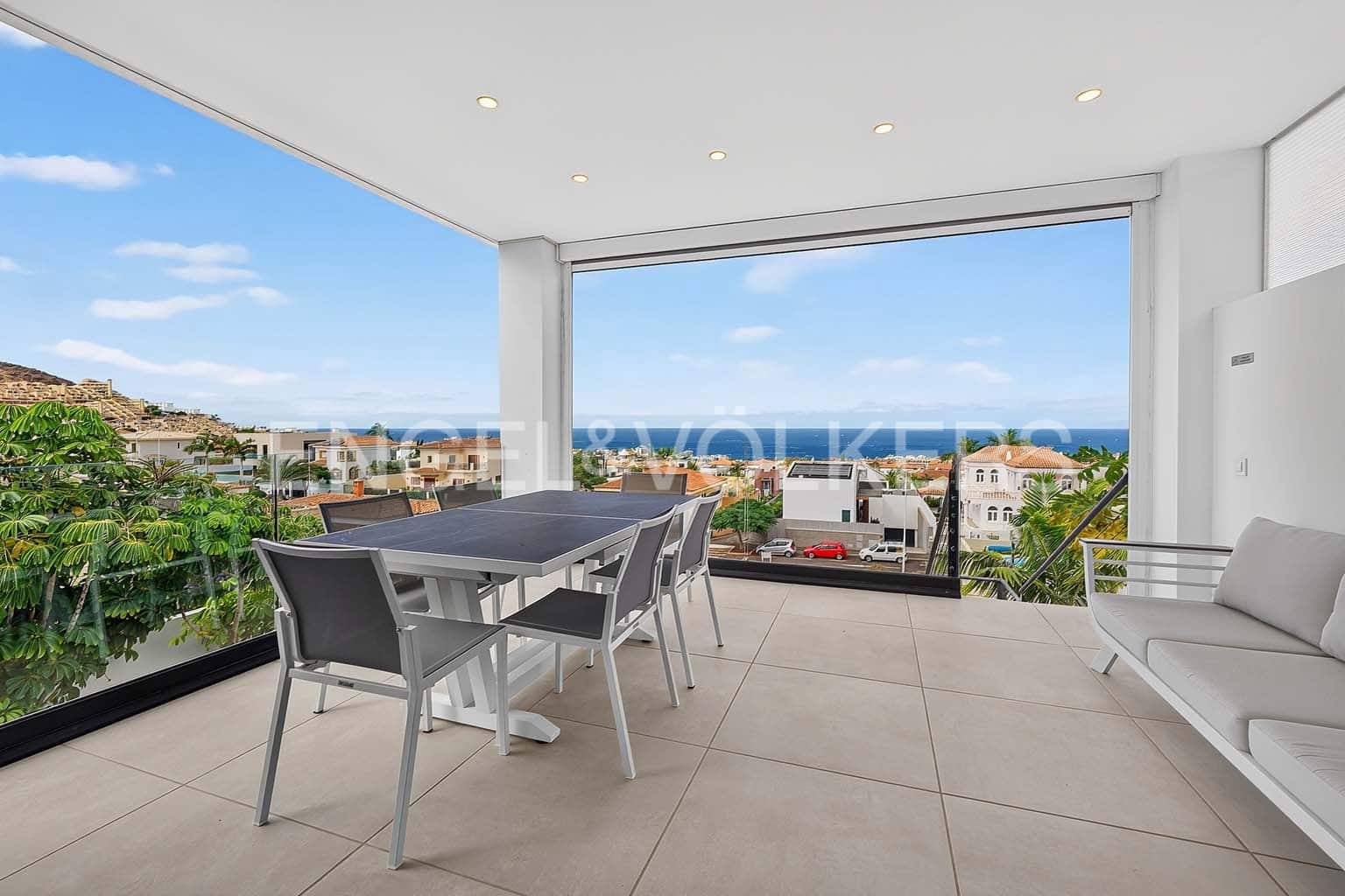 4 bedroom Villa for sale in El Madronal with pool - € 1,795,000 (Ref: 10062655)
