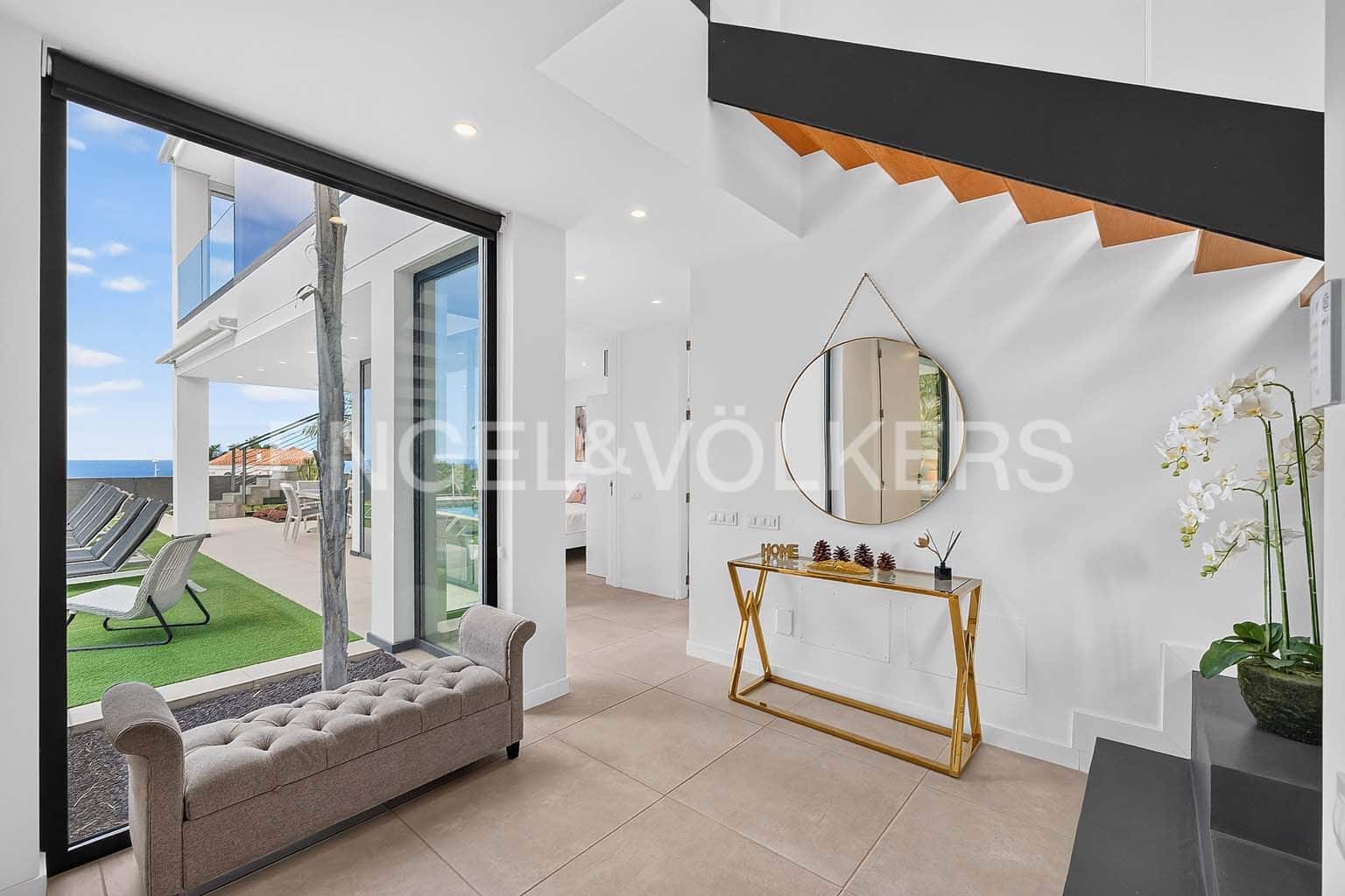 4 bedroom Villa for sale in El Madronal with pool - € 1,795,000 (Ref: 10062655)