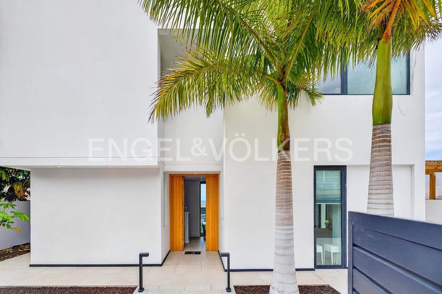 4 bedroom Villa for sale in El Madronal with pool - € 1,795,000 (Ref: 10062655)