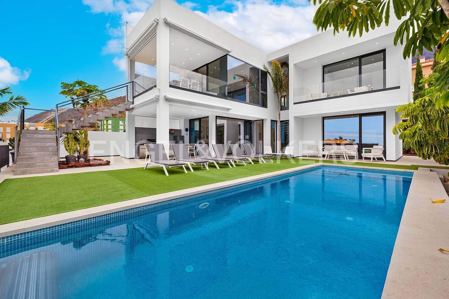 4 bedroom Villa for sale in El Madronal with pool - € 1,795,000 (Ref: 10062655)
