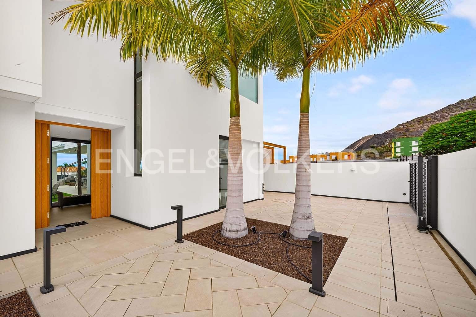 4 bedroom Villa for sale in El Madronal with pool - € 1,795,000 (Ref: 10062655)