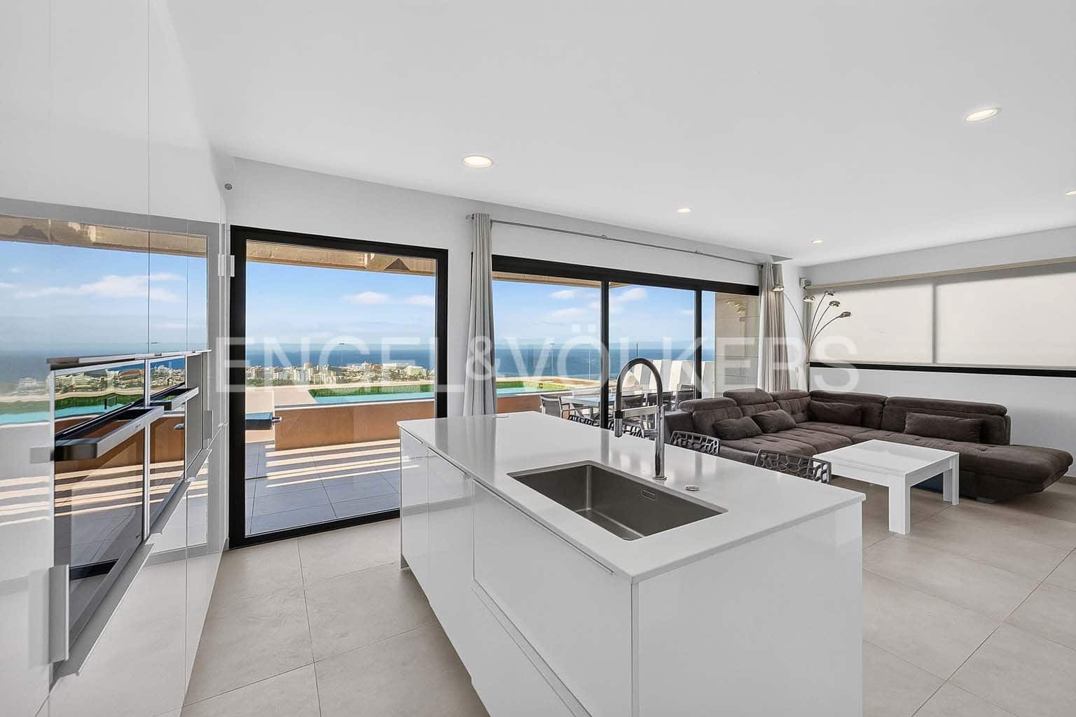 4 slaapkamer Appartement te koop in Costa Adeje met zwembad garage - € 1.490.000 (Ref: 10065382)