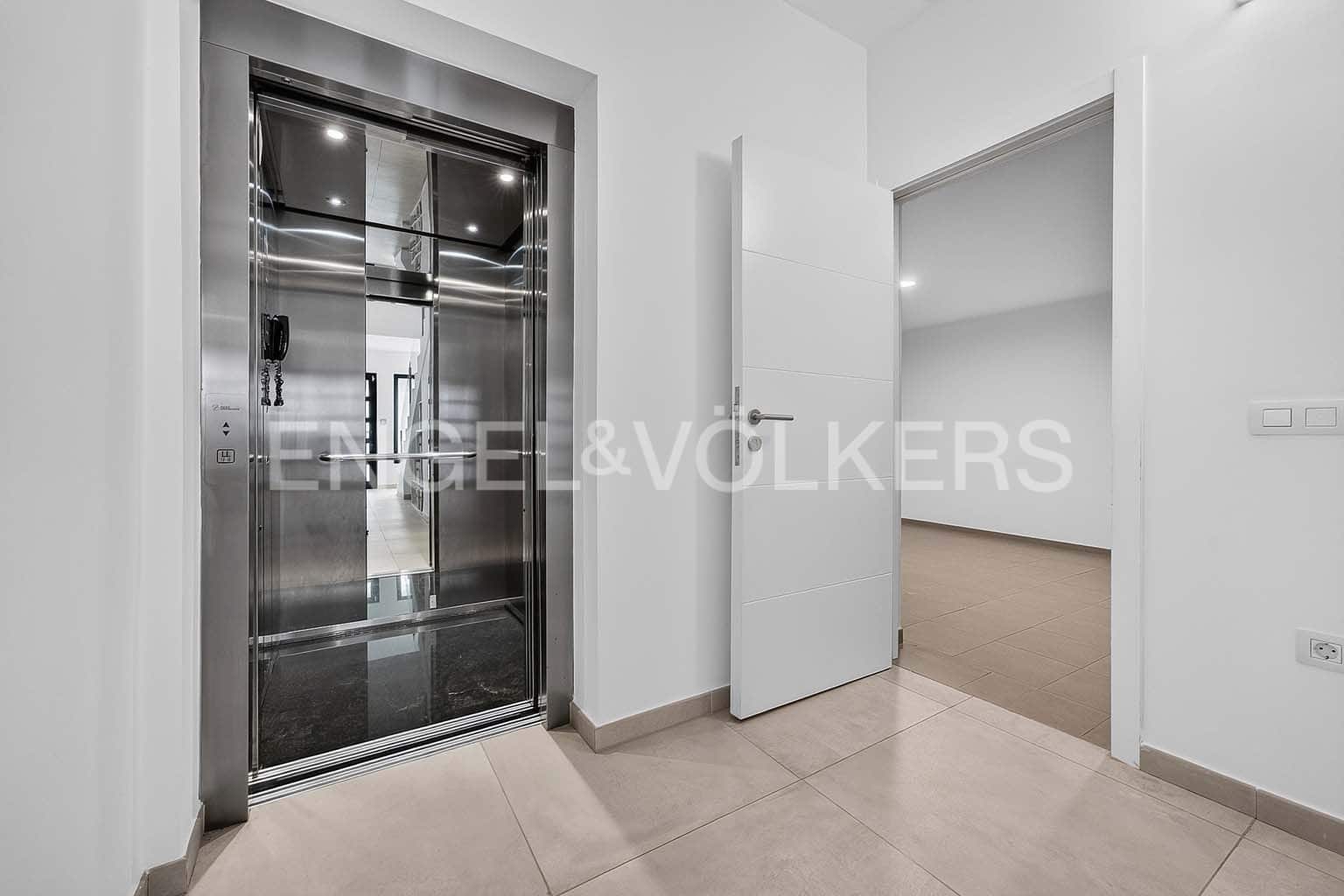 4 slaapkamer Appartement te koop in Costa Adeje met zwembad garage - € 1.490.000 (Ref: 10065382)