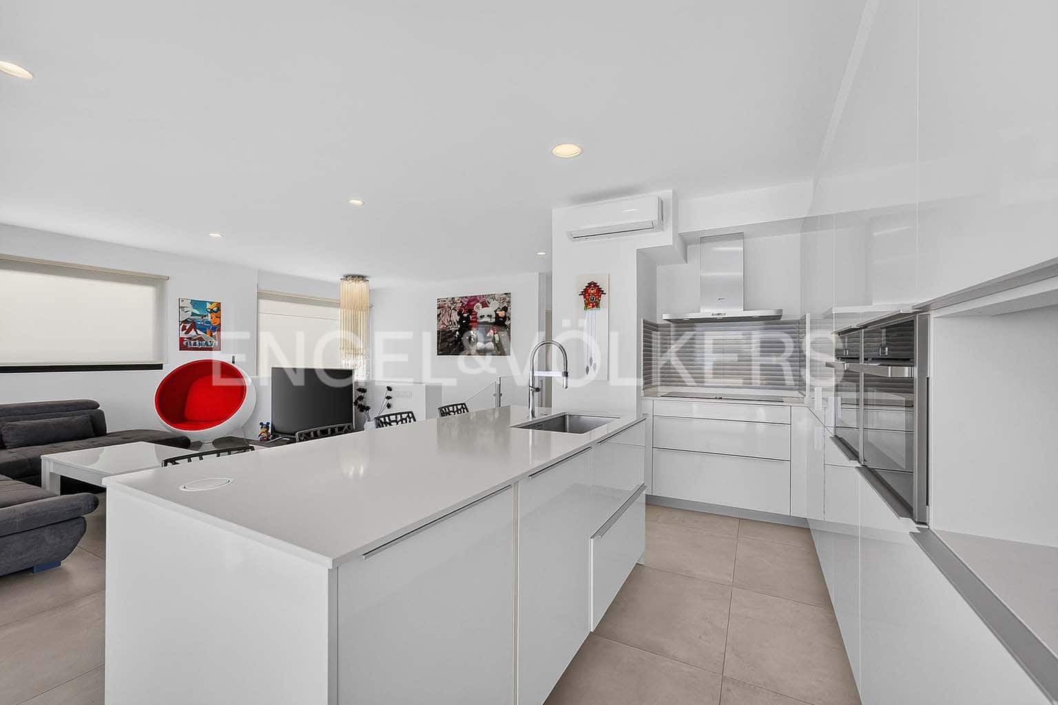 4 slaapkamer Appartement te koop in Costa Adeje met zwembad garage - € 1.490.000 (Ref: 10065382)