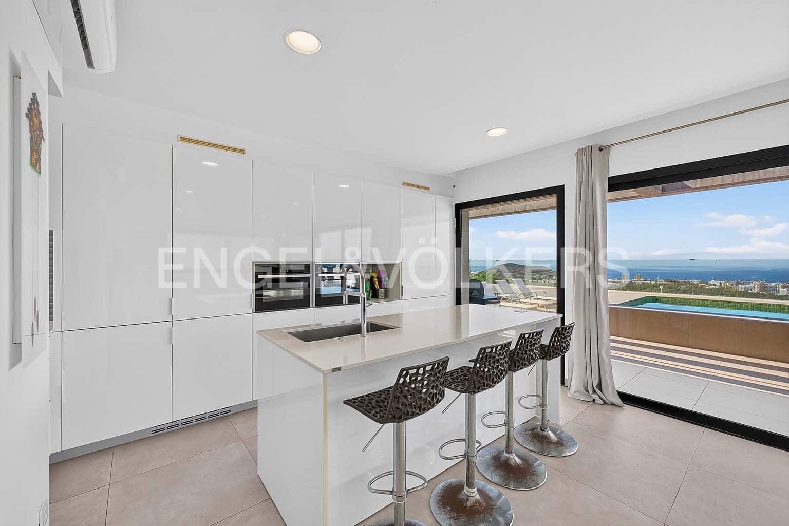 4 slaapkamer Appartement te koop in Costa Adeje met zwembad garage - € 1.490.000 (Ref: 10065382)