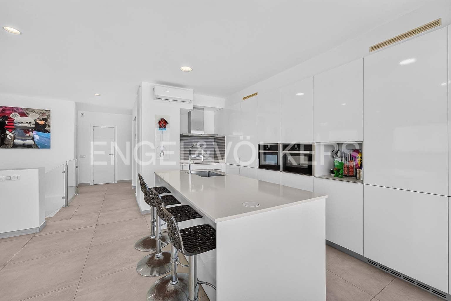 4 slaapkamer Appartement te koop in Costa Adeje met zwembad garage - € 1.490.000 (Ref: 10065382)