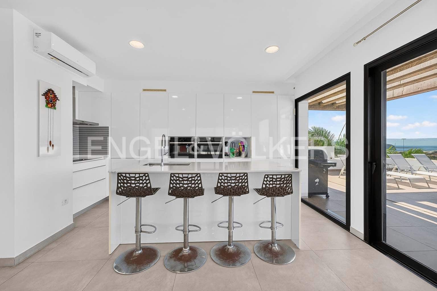 4 slaapkamer Appartement te koop in Costa Adeje met zwembad garage - € 1.490.000 (Ref: 10065382)