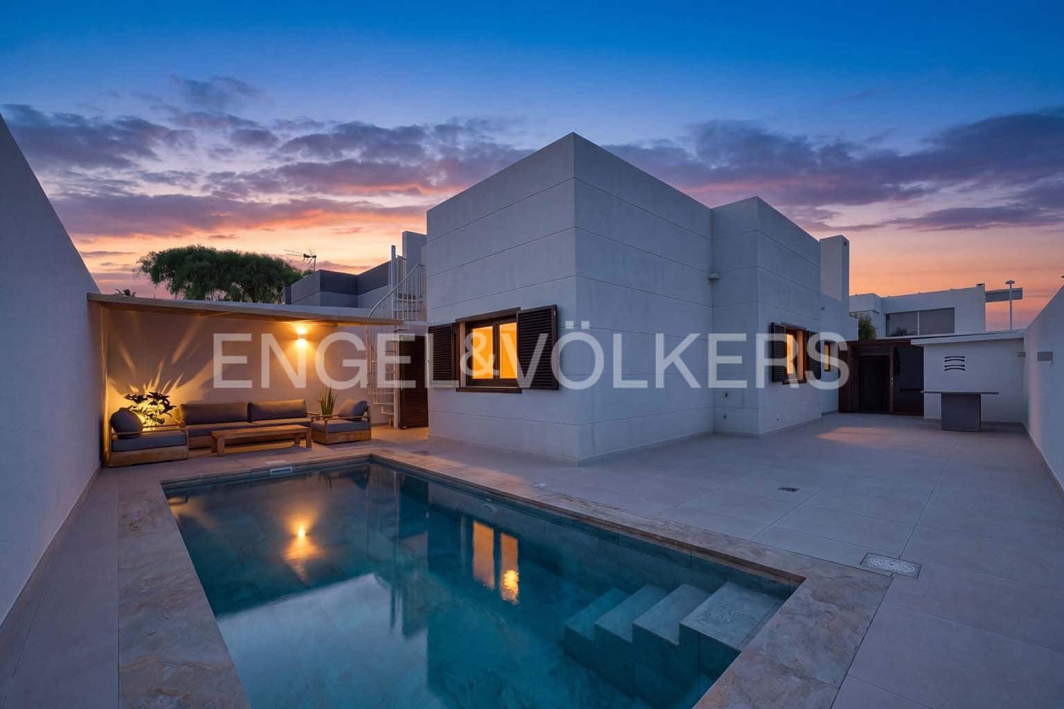 3 soverom Villa til salgs i El Medano med svømmebasseng garasje - € 1 100 000 (Ref: 10065591)