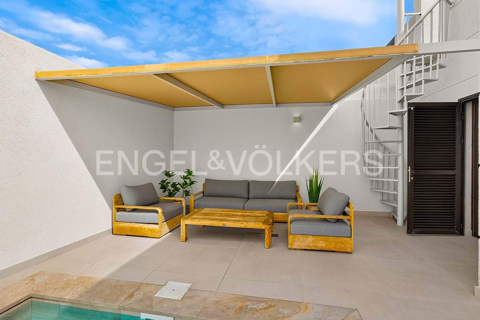 3 soverom Villa til salgs i El Medano med svømmebasseng garasje - € 1 100 000 (Ref: 10065591)