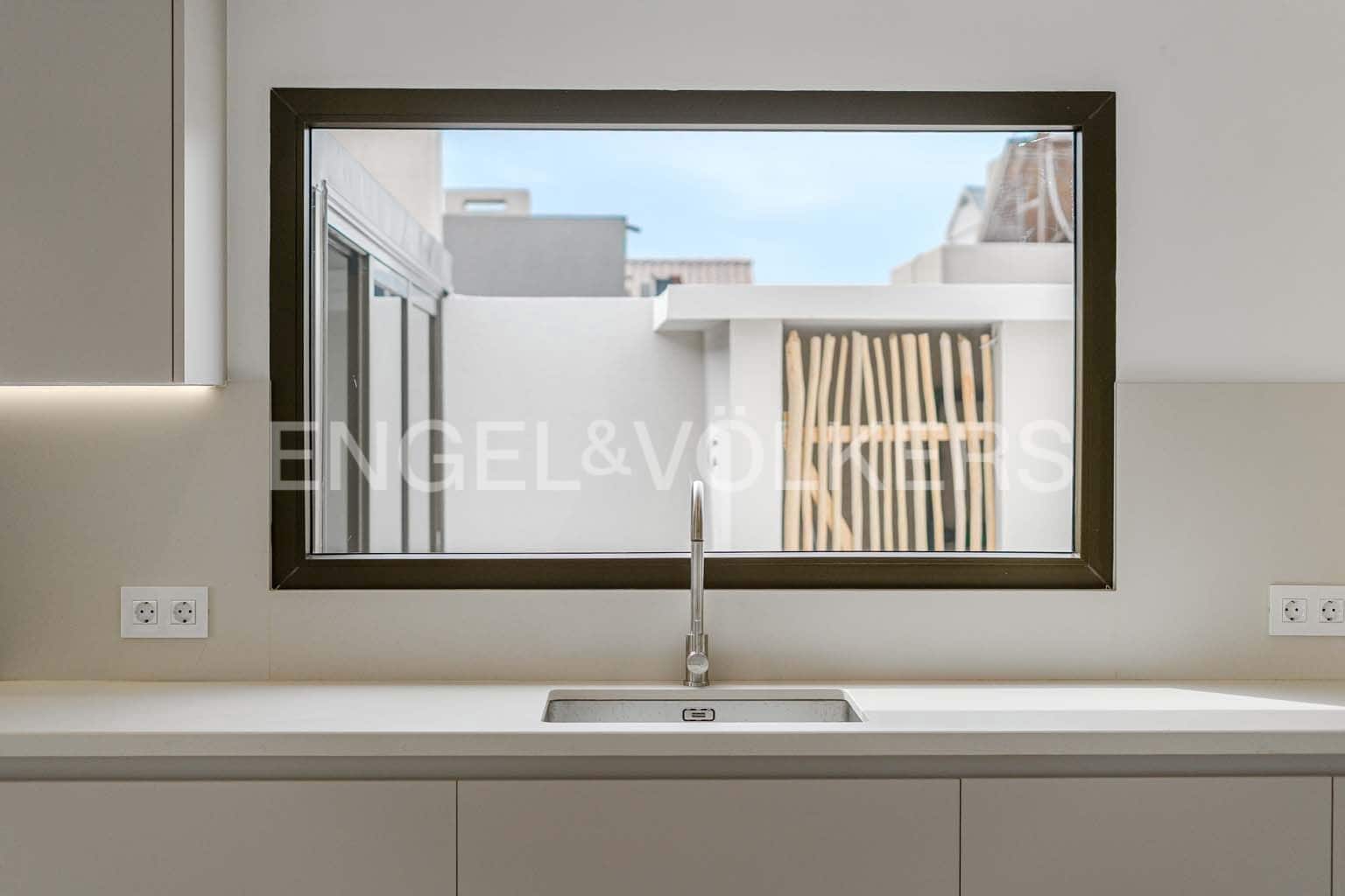 3 soverom Villa til salgs i El Medano med svømmebasseng garasje - € 1 100 000 (Ref: 10065591)