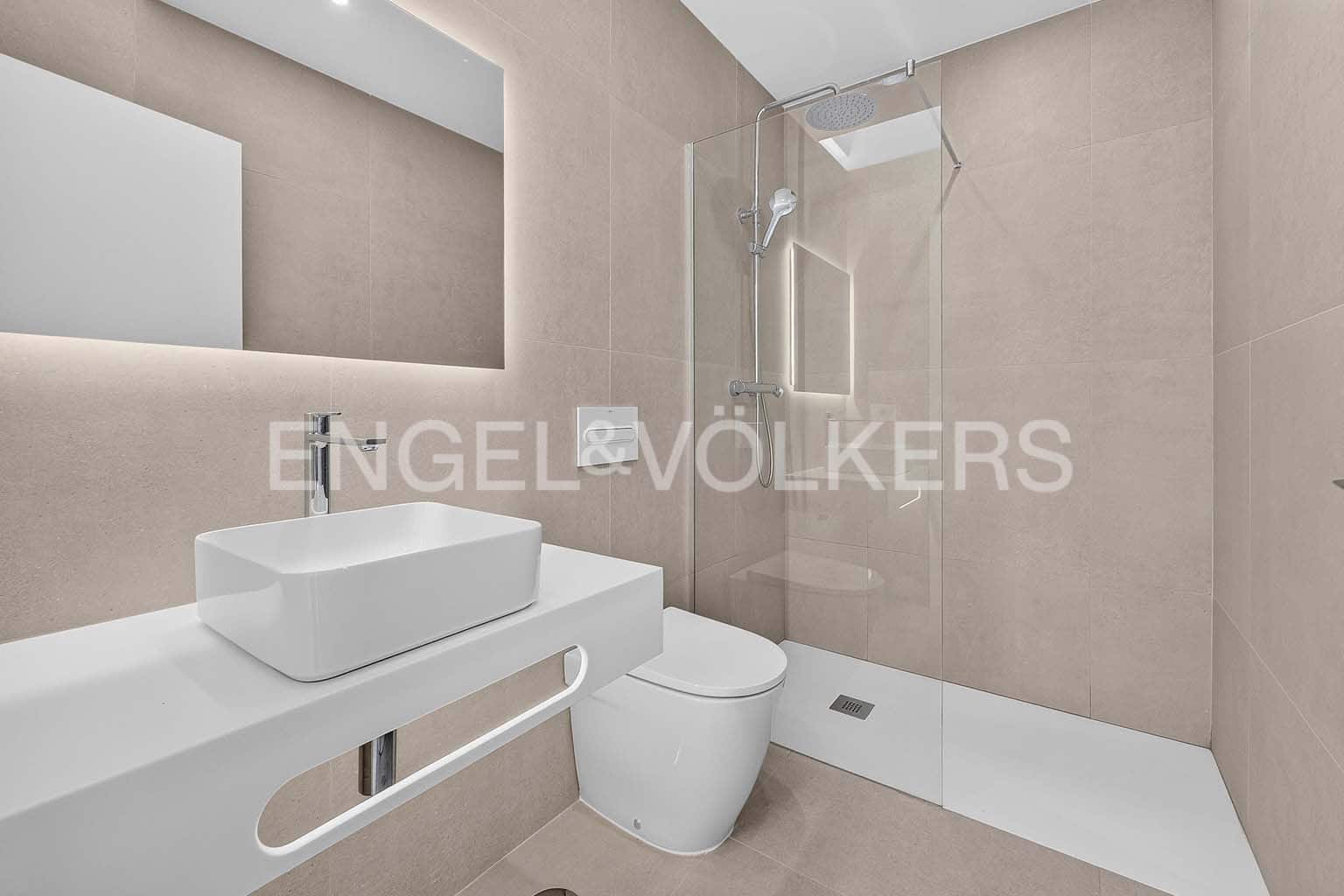 3 soverom Villa til salgs i El Medano med svømmebasseng garasje - € 1 100 000 (Ref: 10065591)