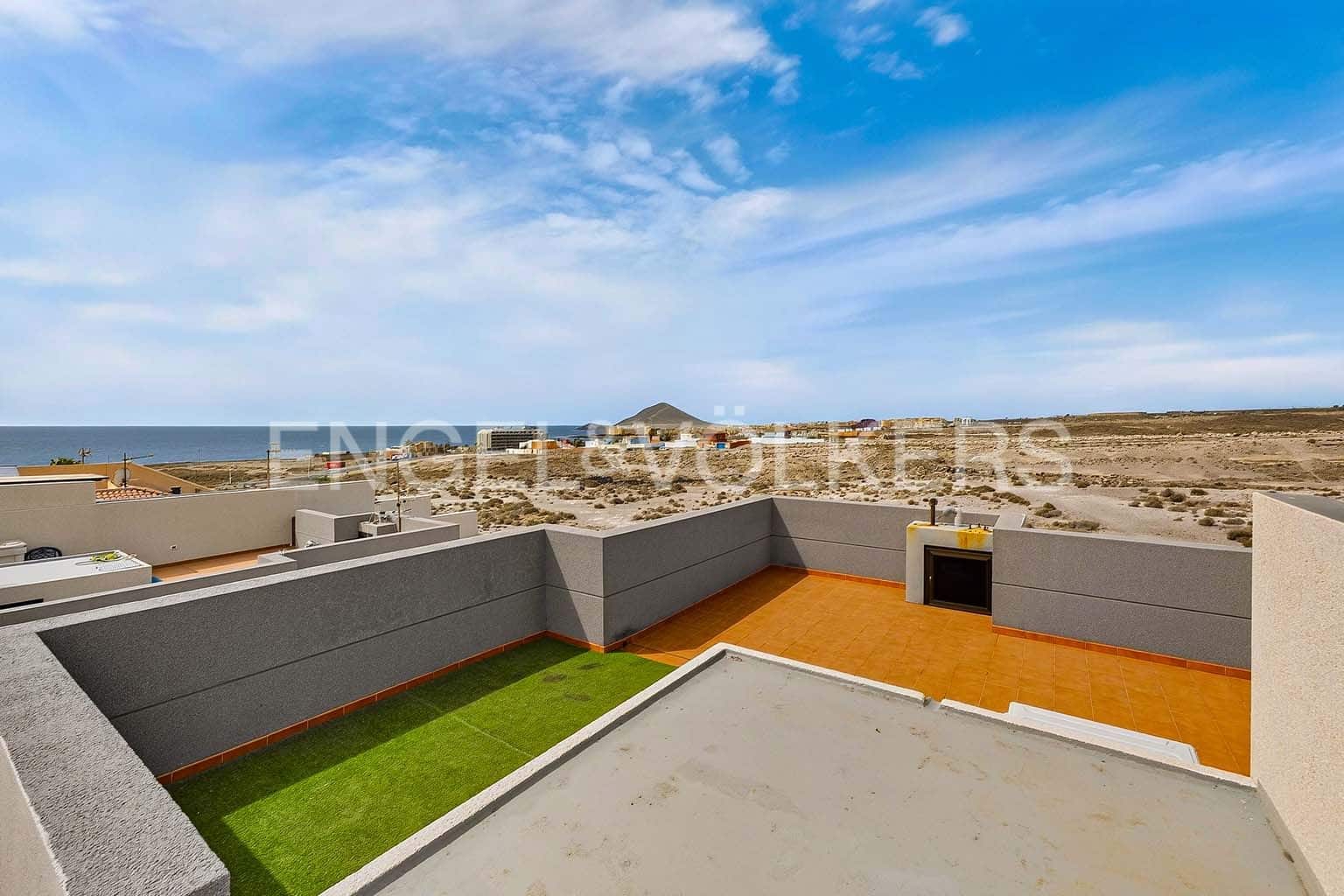 3 soverom Villa til salgs i El Medano med svømmebasseng garasje - € 1 100 000 (Ref: 10065591)