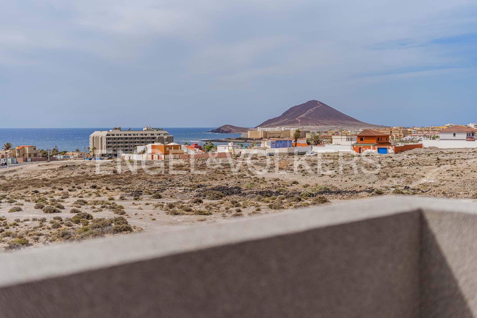 3 soverom Villa til salgs i El Medano med svømmebasseng garasje - € 1 100 000 (Ref: 10065591)
