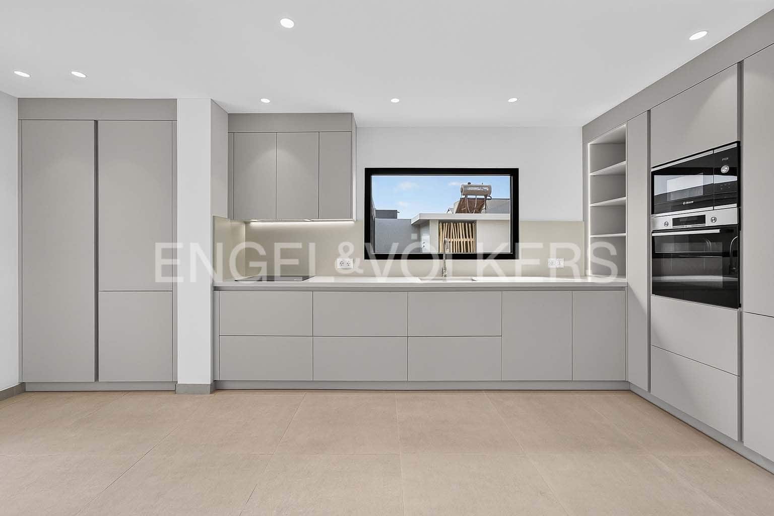 3 soverom Villa til salgs i El Medano med svømmebasseng garasje - € 1 100 000 (Ref: 10065591)