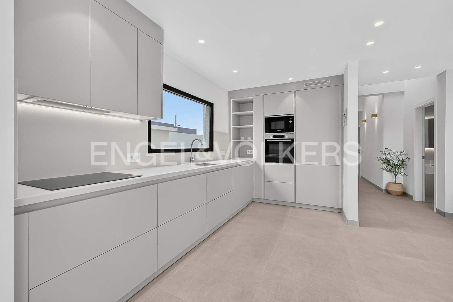 3 soverom Villa til salgs i El Medano med svømmebasseng garasje - € 1 100 000 (Ref: 10065591)