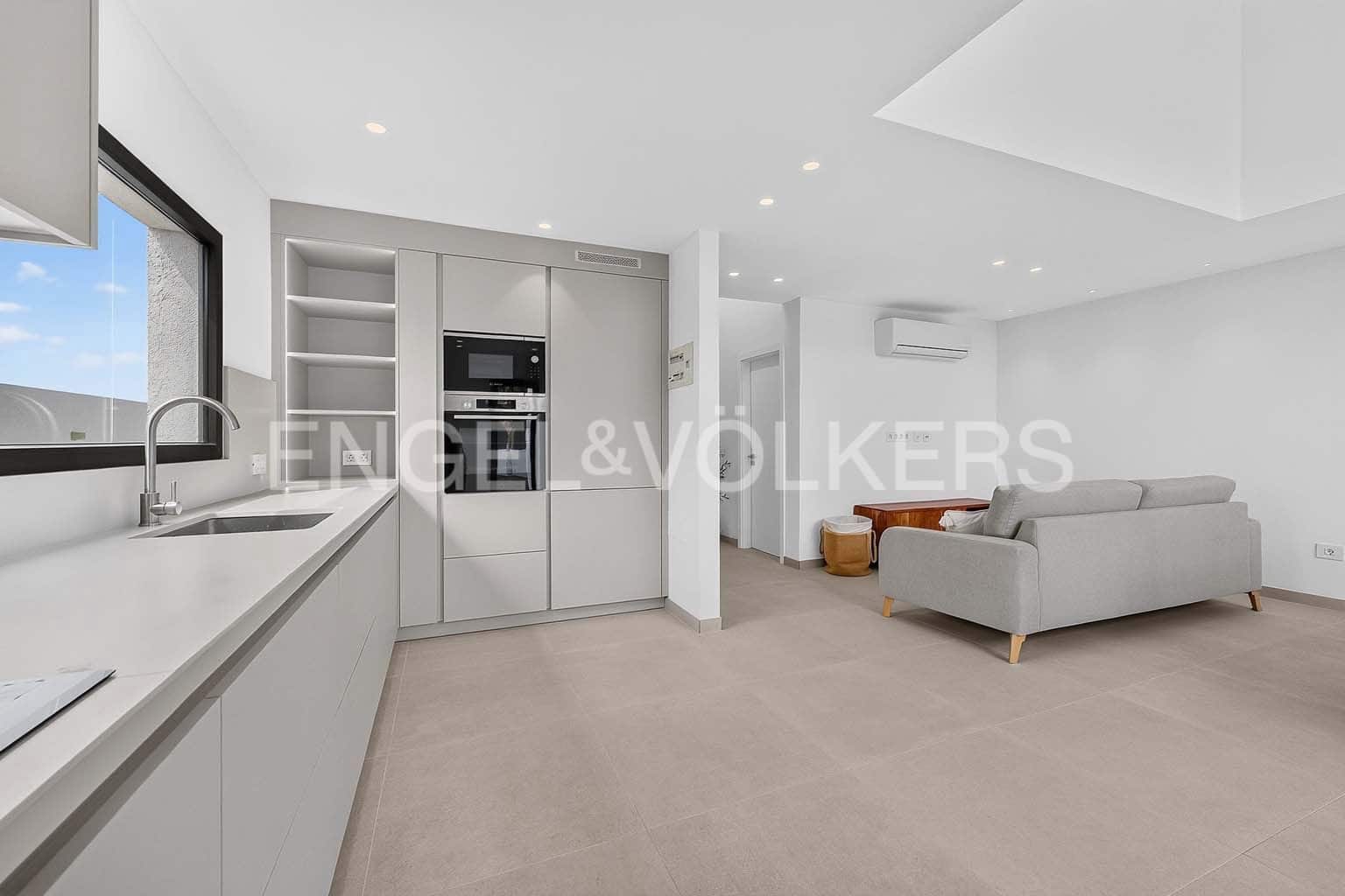 3 soverom Villa til salgs i El Medano med svømmebasseng garasje - € 1 100 000 (Ref: 10065591)