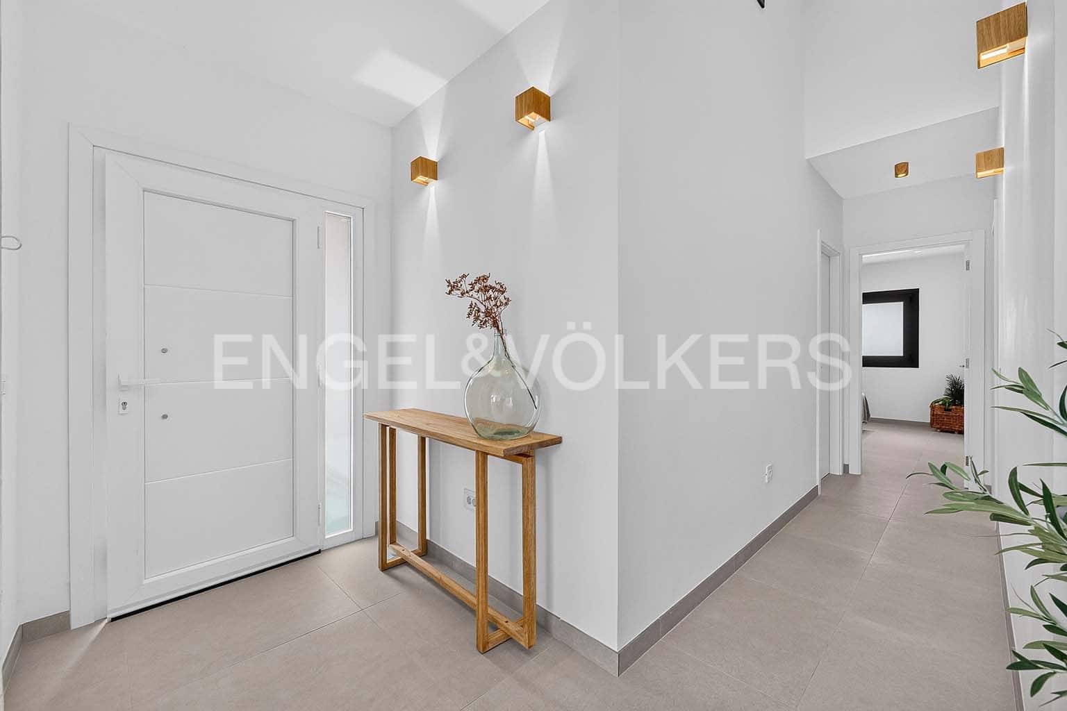3 soverom Villa til salgs i El Medano med svømmebasseng garasje - € 1 100 000 (Ref: 10065591)
