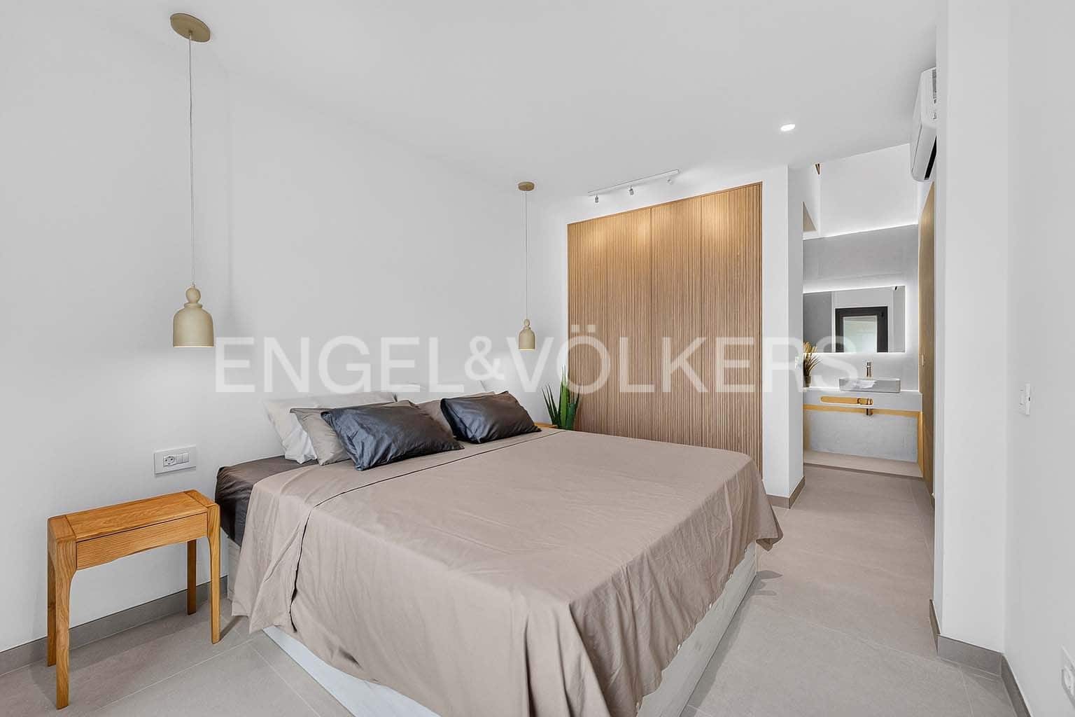 3 soverom Villa til salgs i El Medano med svømmebasseng garasje - € 1 100 000 (Ref: 10065591)