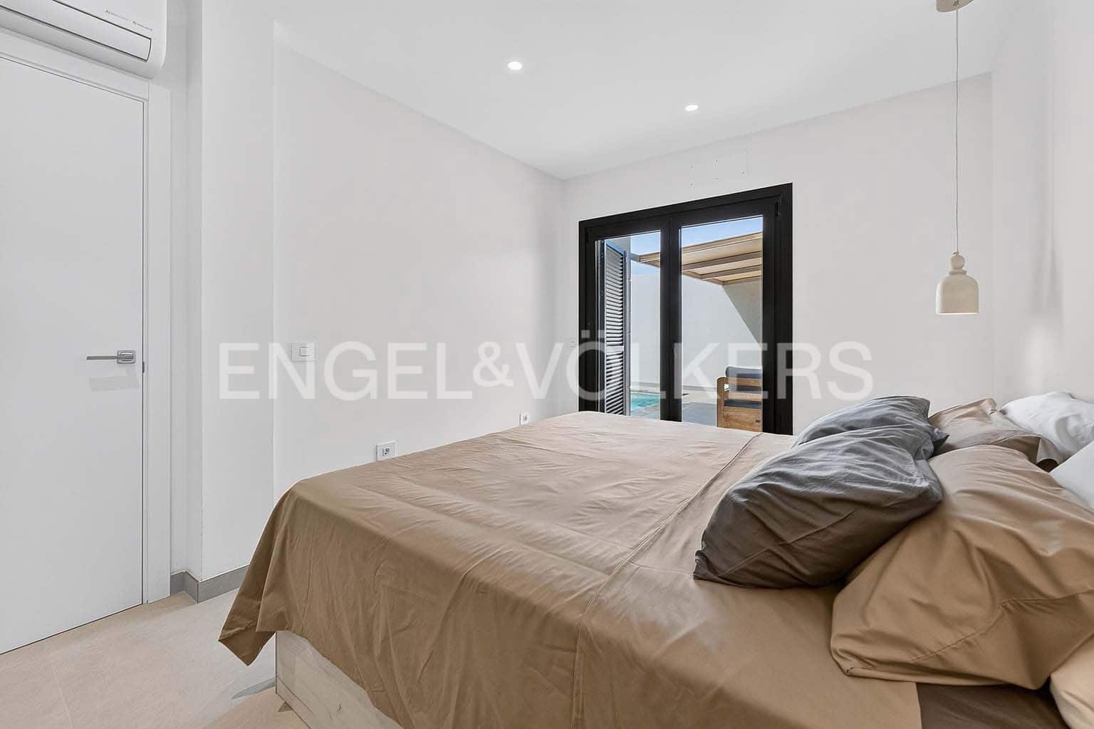 3 soverom Villa til salgs i El Medano med svømmebasseng garasje - € 1 100 000 (Ref: 10065591)