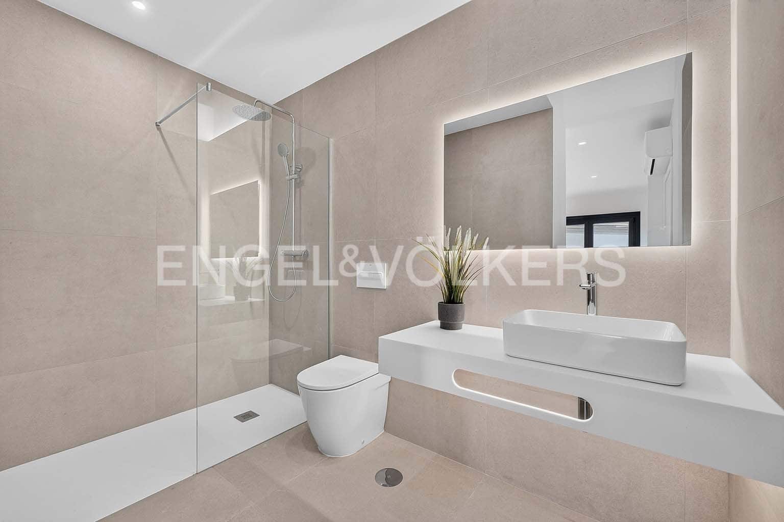 3 soverom Villa til salgs i El Medano med svømmebasseng garasje - € 1 100 000 (Ref: 10065591)