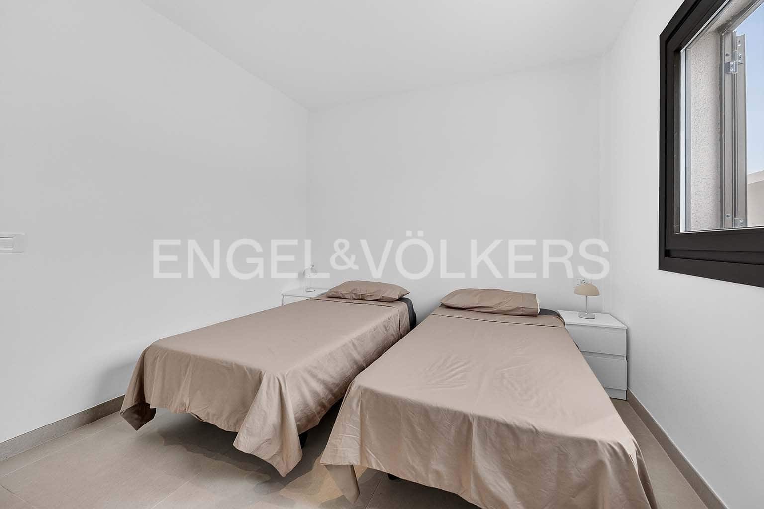 3 soverom Villa til salgs i El Medano med svømmebasseng garasje - € 1 100 000 (Ref: 10065591)