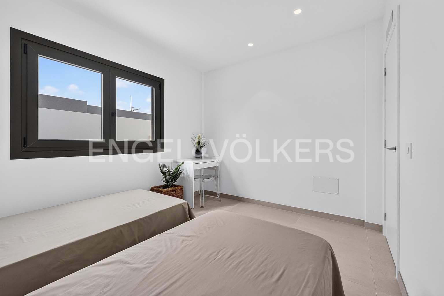 3 soverom Villa til salgs i El Medano med svømmebasseng garasje - € 1 100 000 (Ref: 10065591)