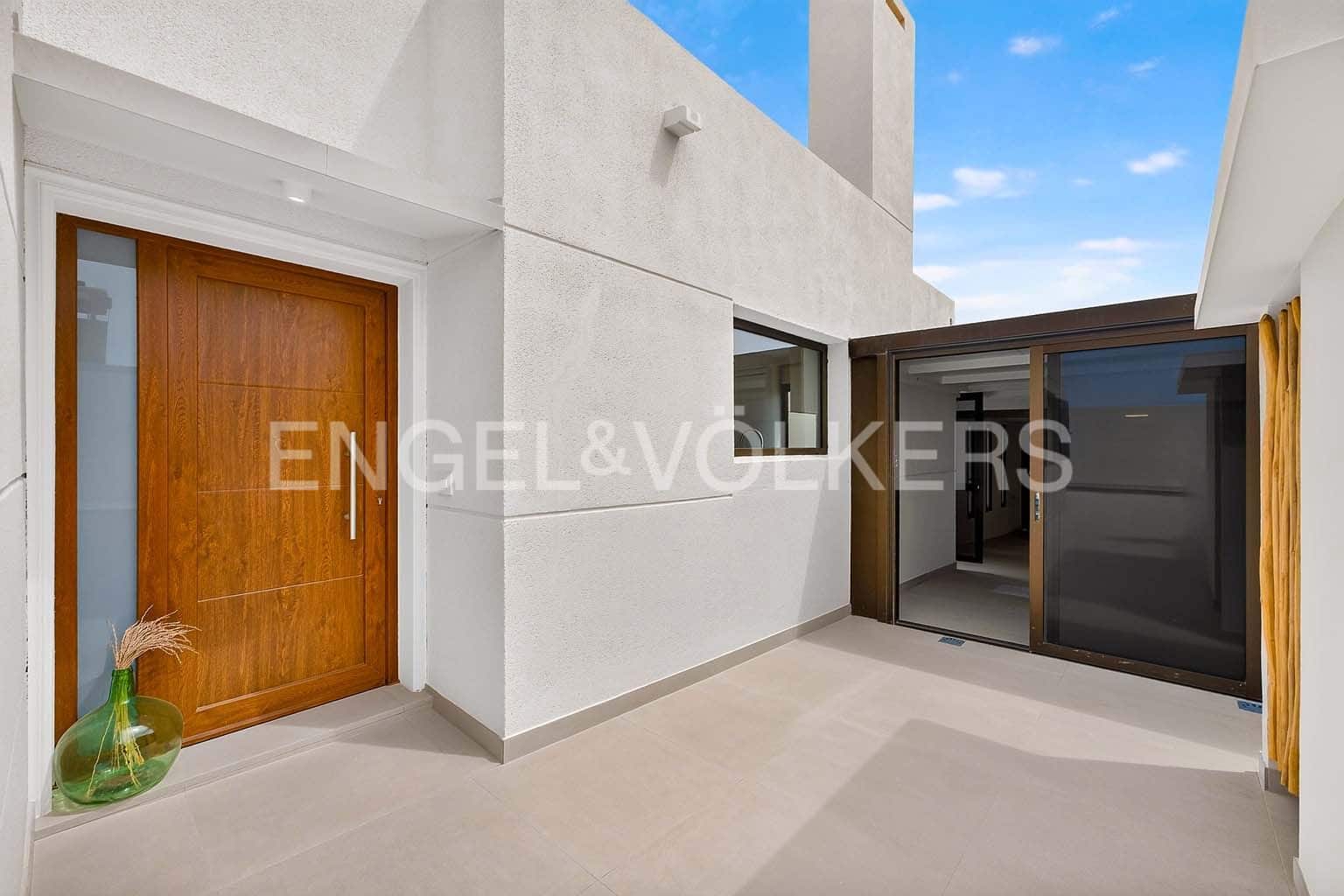 3 soverom Villa til salgs i El Medano med svømmebasseng garasje - € 1 100 000 (Ref: 10065591)