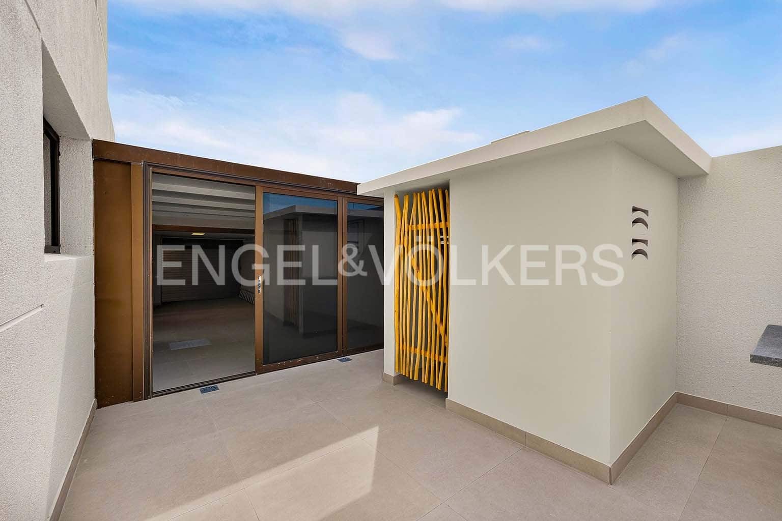 3 soverom Villa til salgs i El Medano med svømmebasseng garasje - € 1 100 000 (Ref: 10065591)