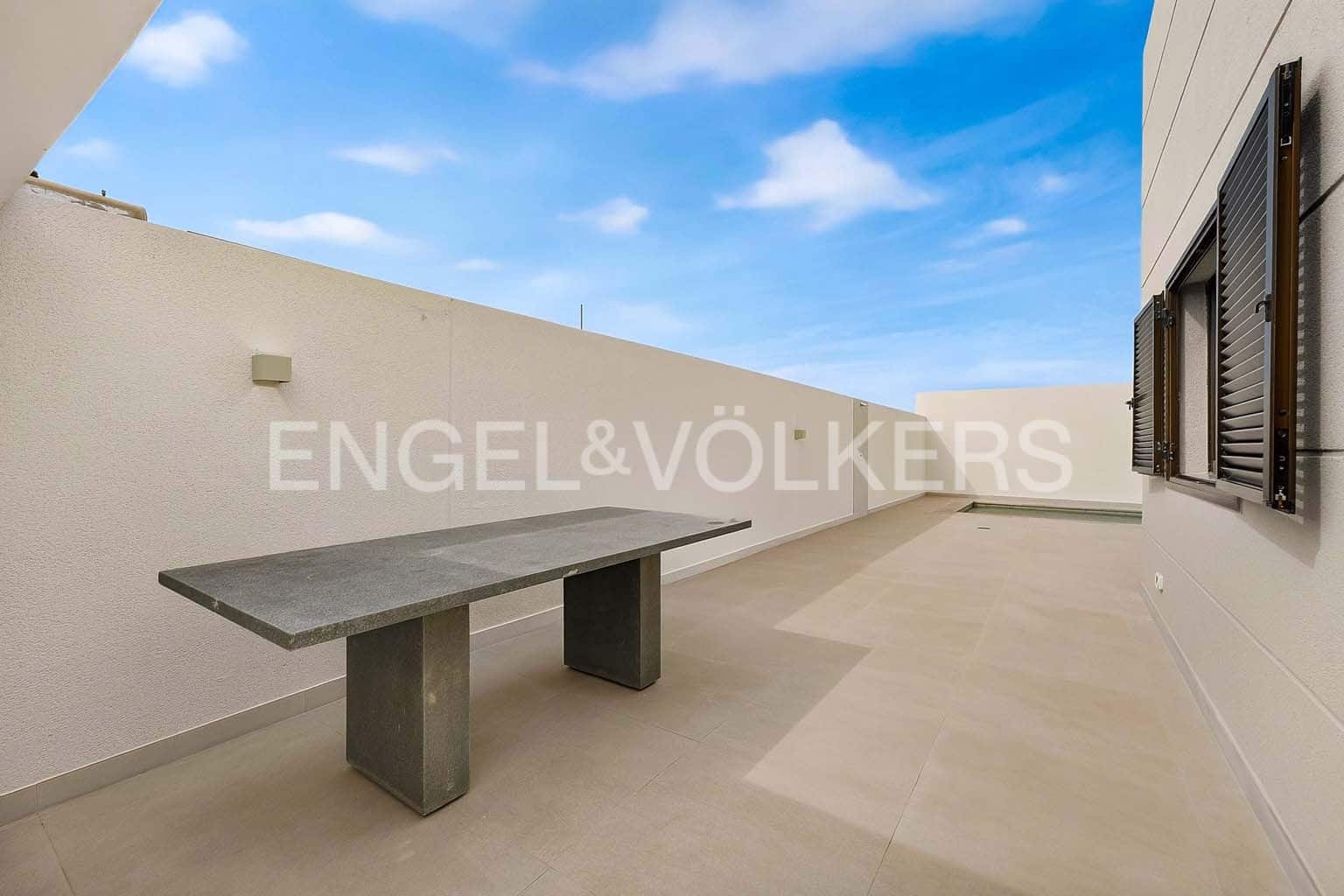 3 soverom Villa til salgs i El Medano med svømmebasseng garasje - € 1 100 000 (Ref: 10065591)