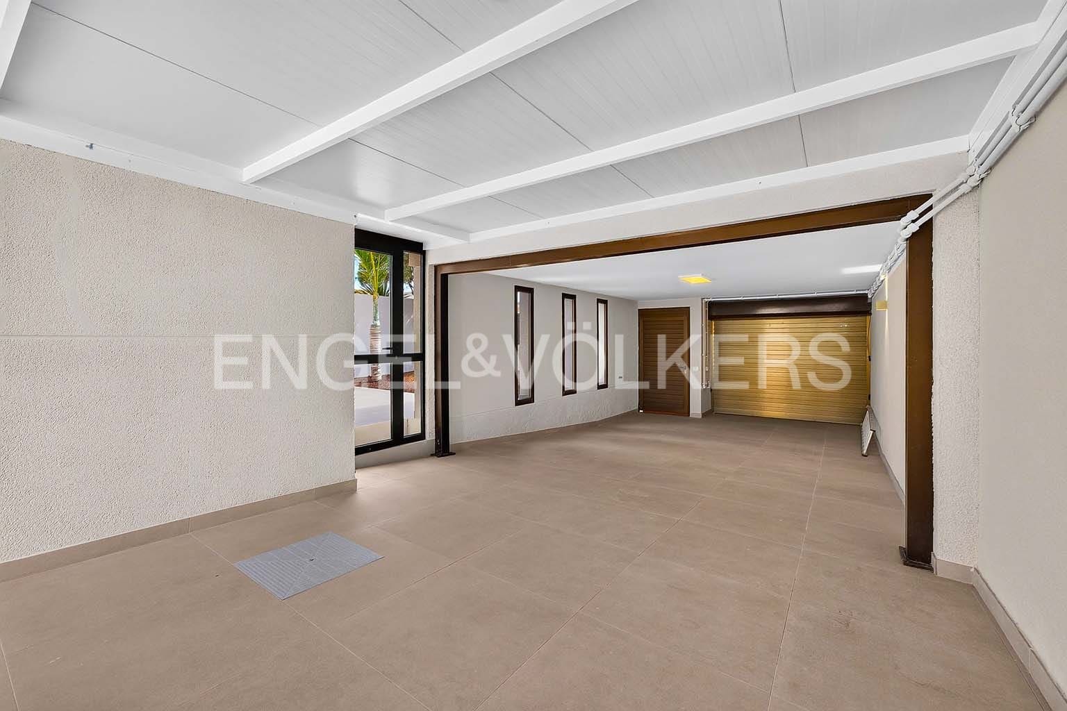 3 soverom Villa til salgs i El Medano med svømmebasseng garasje - € 1 100 000 (Ref: 10065591)