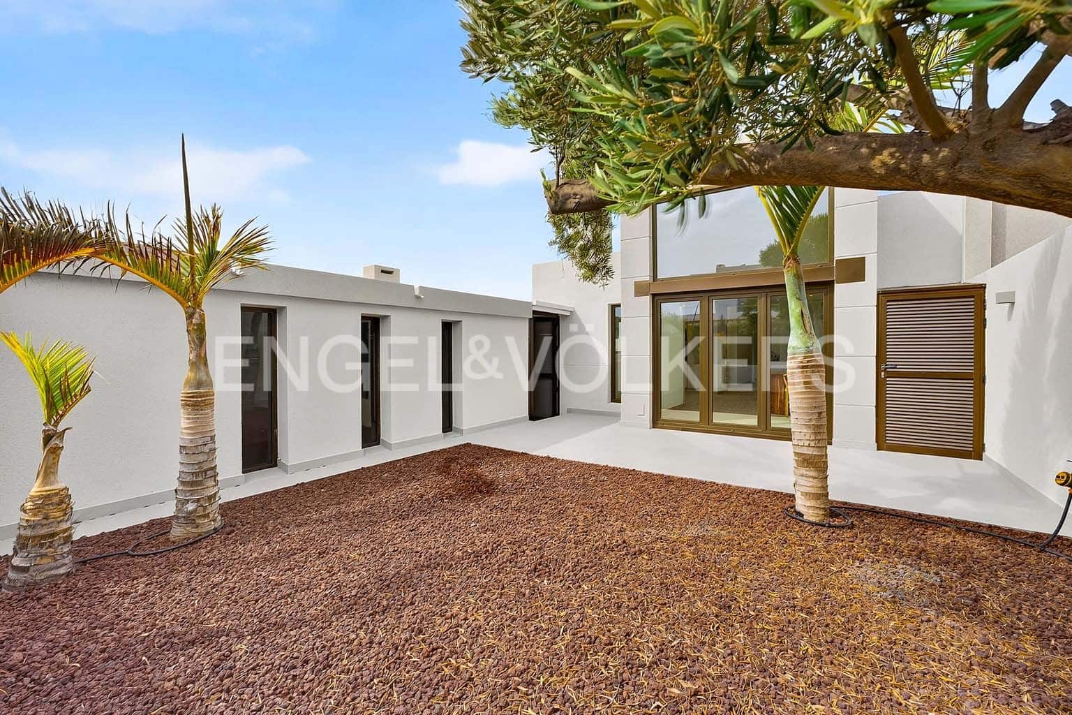 3 soverom Villa til salgs i El Medano med svømmebasseng garasje - € 1 100 000 (Ref: 10065591)