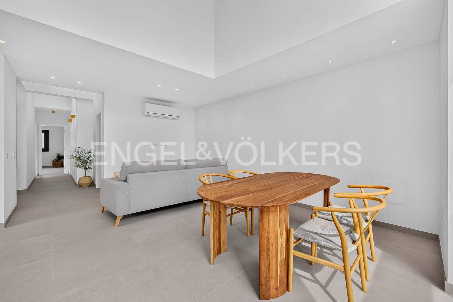 3 soverom Villa til salgs i El Medano med svømmebasseng garasje - € 1 100 000 (Ref: 10065591)