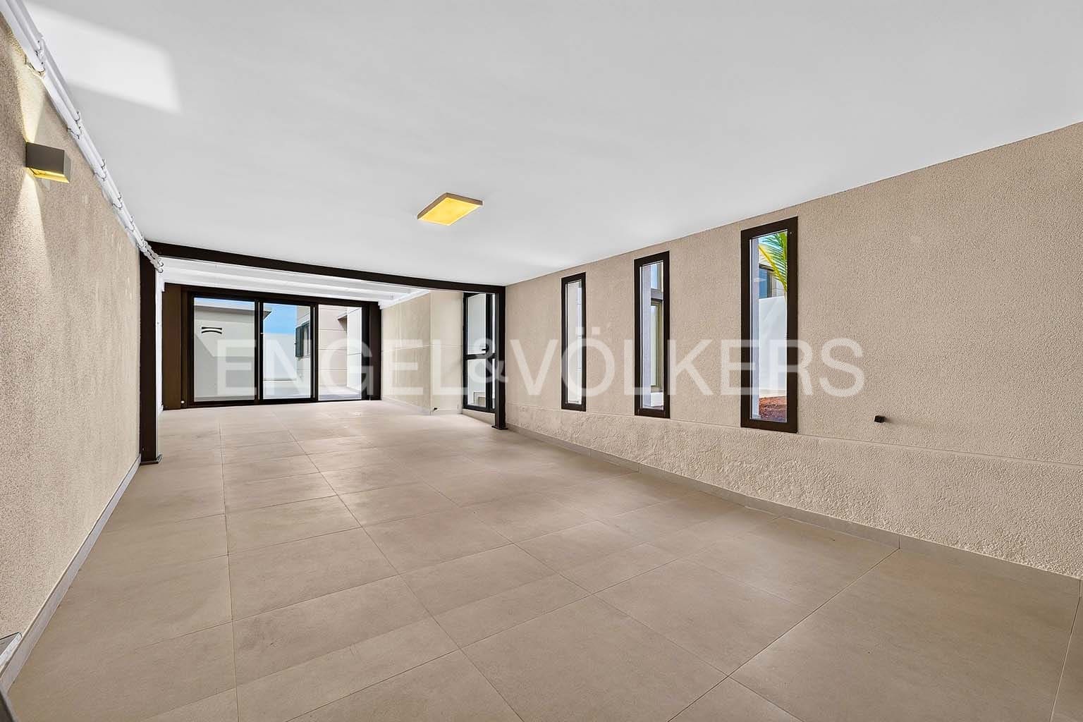 3 soverom Villa til salgs i El Medano med svømmebasseng garasje - € 1 100 000 (Ref: 10065591)