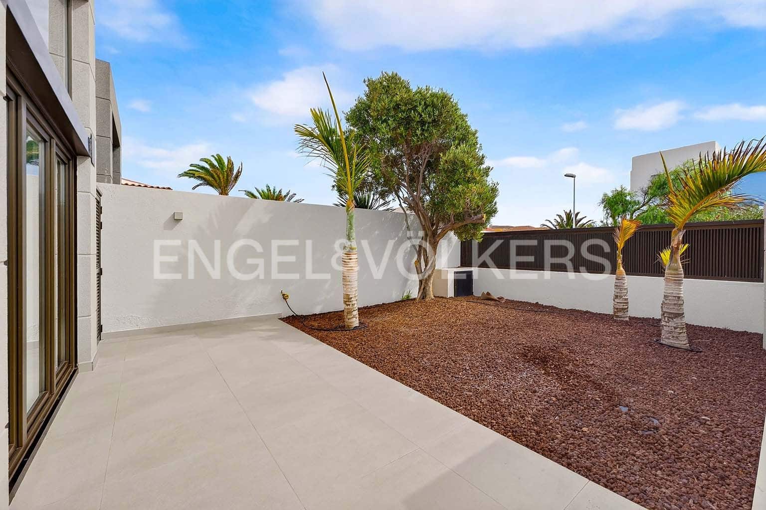 3 soverom Villa til salgs i El Medano med svømmebasseng garasje - € 1 100 000 (Ref: 10065591)