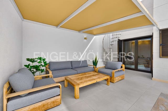 3 soverom Villa til salgs i El Medano, Granadilla de Abona med svømmebasseng garasje - € 1 100 000 (Ref: 10065591)