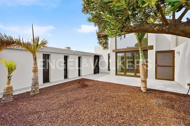 3 soverom Villa til salgs i El Medano, Granadilla de Abona med svømmebasseng garasje - € 1 100 000 (Ref: 10065591)