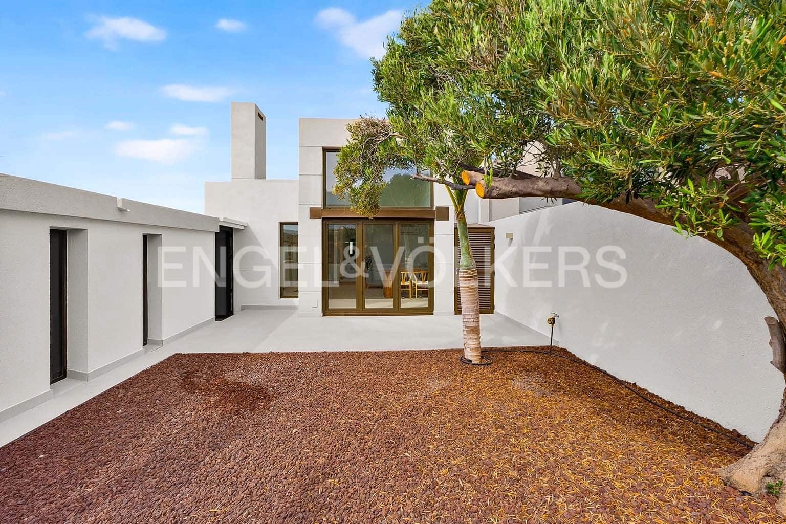3 soverom Villa til salgs i El Medano med svømmebasseng garasje - € 1 100 000 (Ref: 10065591)