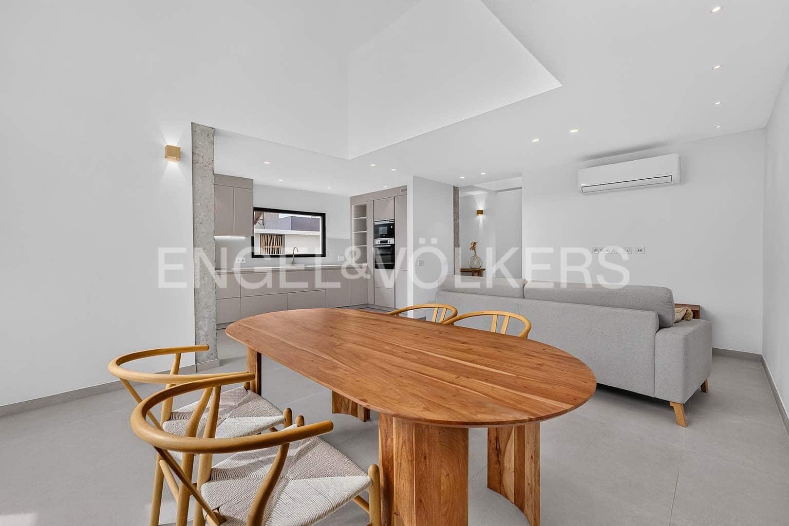 3 soverom Villa til salgs i El Medano med svømmebasseng garasje - € 1 100 000 (Ref: 10065591)