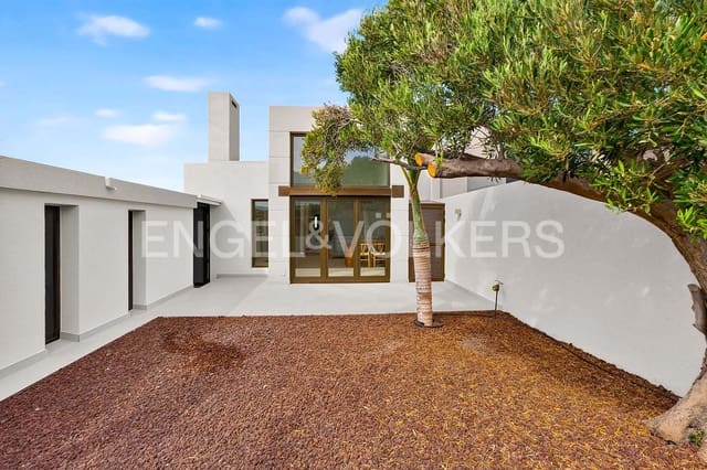 3 soverom Villa til salgs i El Medano, Granadilla de Abona med svømmebasseng garasje - € 1 100 000 (Ref: 10065591)