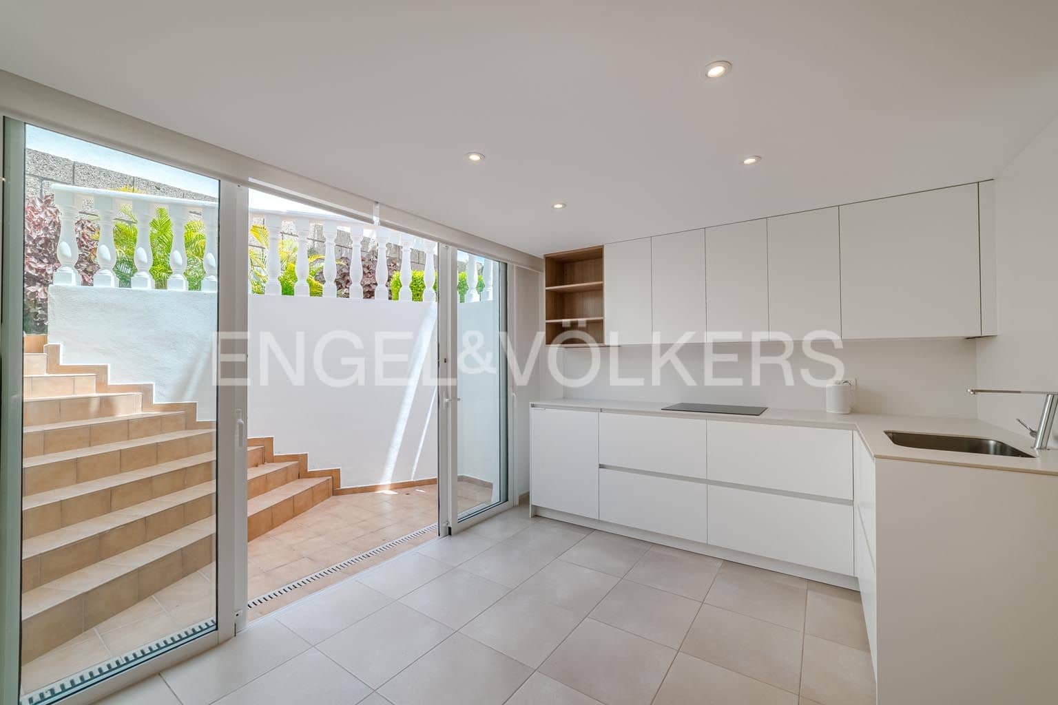 5 soverom Villa til salgs i Costa Adeje med svømmebasseng garasje - € 3 300 000 (Ref: 10078990)