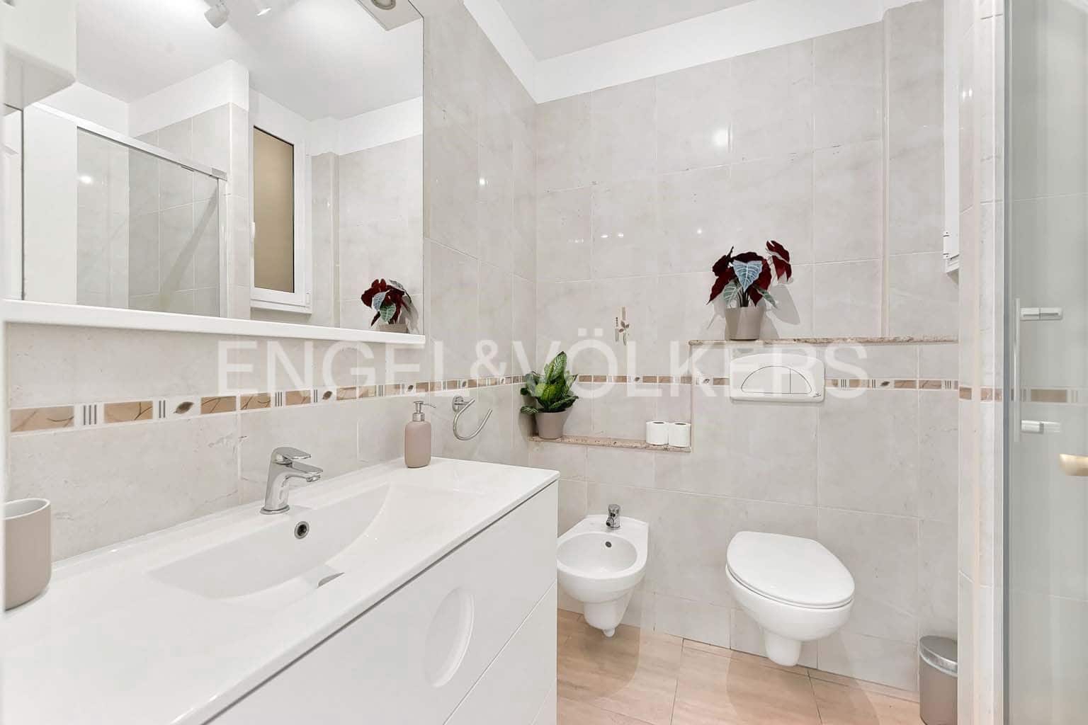 Apartamento de 3 habitaciones en Los Cristianos en venta con piscina - 750.000 € (Ref: 10095470)