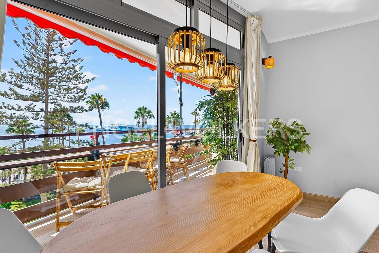 Apartamento de 3 habitaciones en Los Cristianos en venta con piscina - 750.000 € (Ref: 10095470)